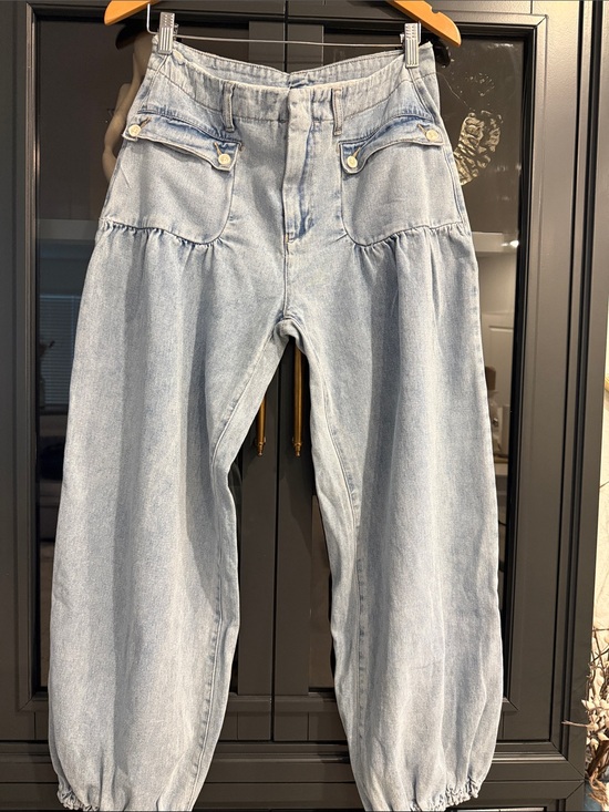 Cider Denim - Cider Light Blue High-Rise Balloon Jeans with Buttoned Front Pockets